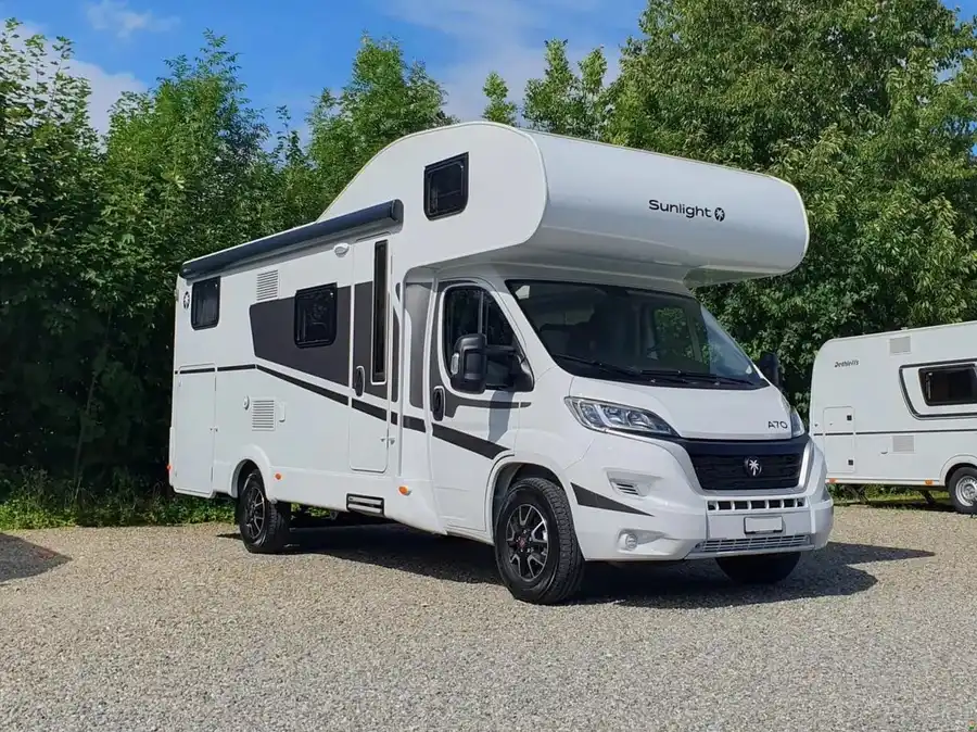 Luna Trips’in Girit filosuna ait Sunlight A70 serisi karavan