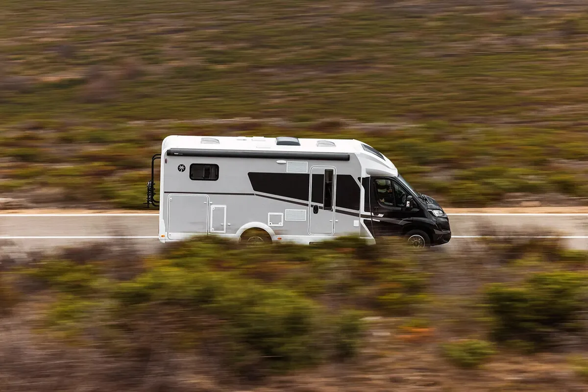 Luna Trips Girit filosuna ait Sunlight T67s Adventure karavan