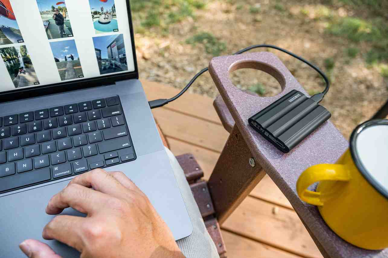 Traveller using free eSIM data on a campervan trip